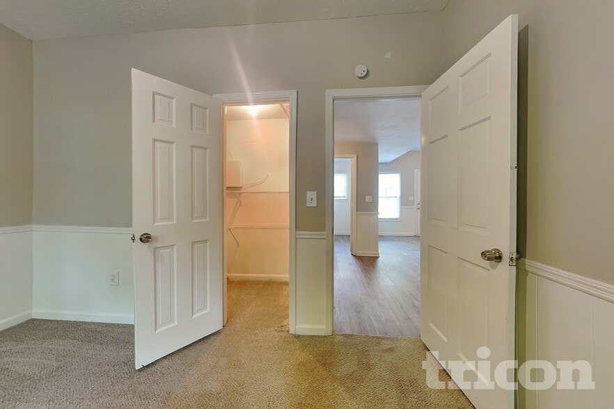 Building Photo - 515 Westbridge Dr