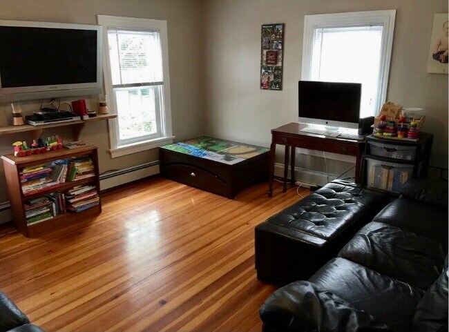 Building Photo - 29 King St