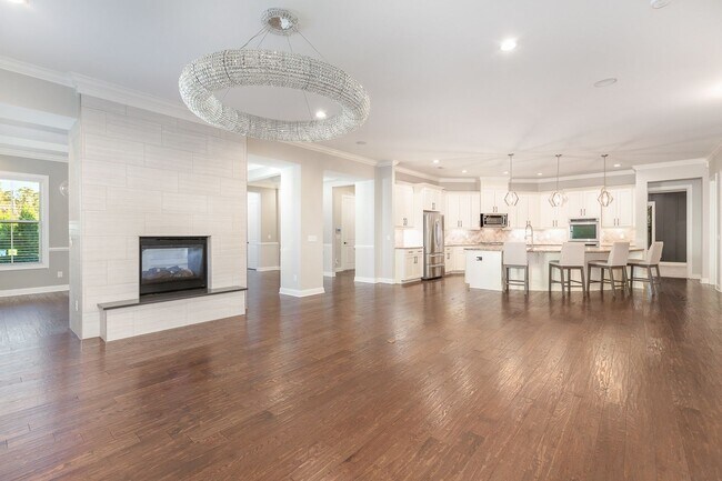 Building Photo - Stunning 5-Bedroom, 5-Bathroom Home with Chef's Kitchen and Luxurious Features