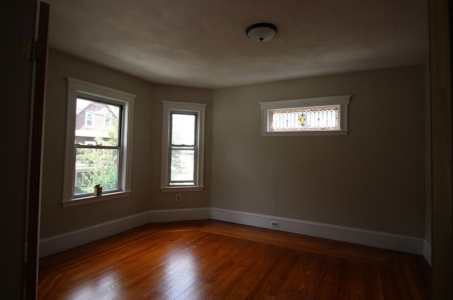 Building Photo - 14 Dow St