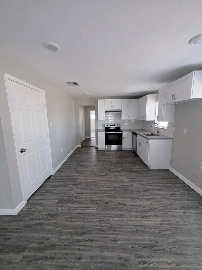 Building Photo - 3700 4th St