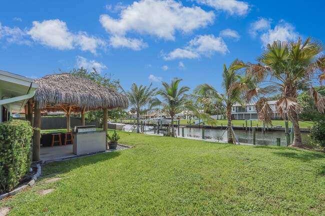 Building Photo - 8336 SE Palm St