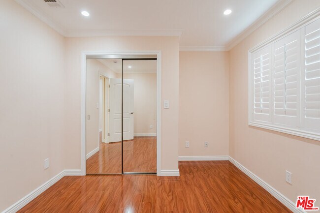 Building Photo - 9047 Riderwood Dr
