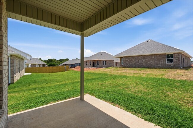 Building Photo - 5089 Vista Ave