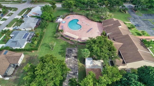 Building Photo - 6347 Country Wood Way