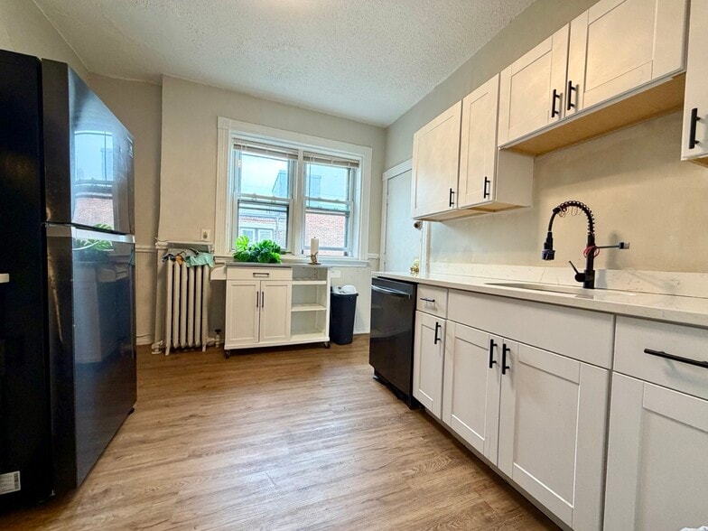 Building Photo - 14 Glenville Ave