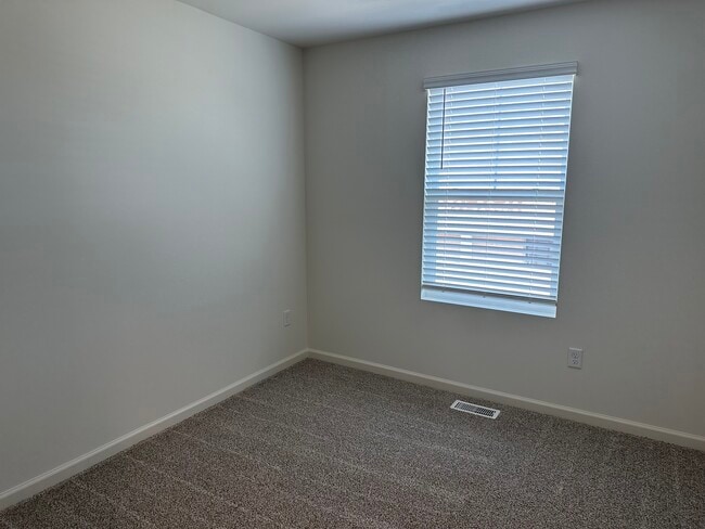 Building Photo - 2211 Glacier St