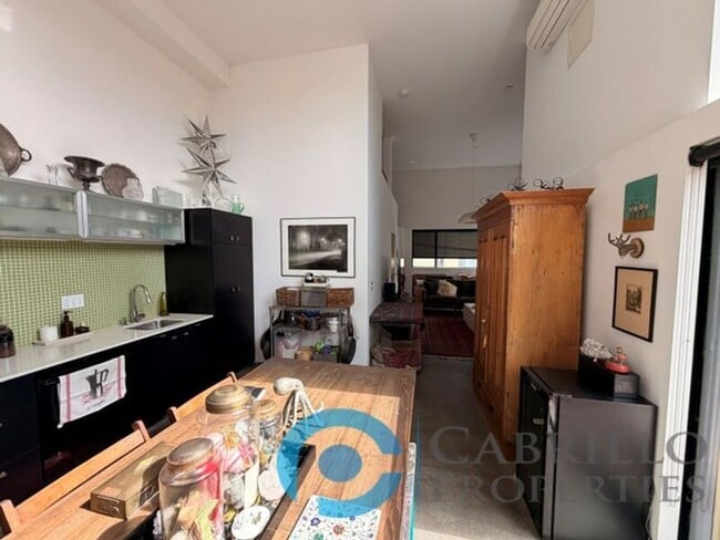 Building Photo - 3771 Centre St