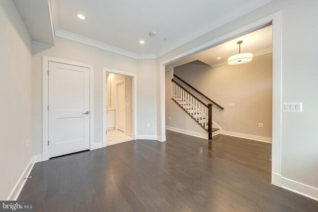 Building Photo - 10326 Grosvenor Pl