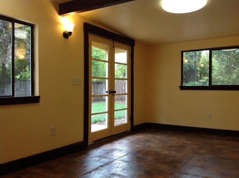 Building Photo - 1017 Downing Ave