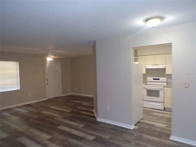Building Photo - 1088 Melville Rd