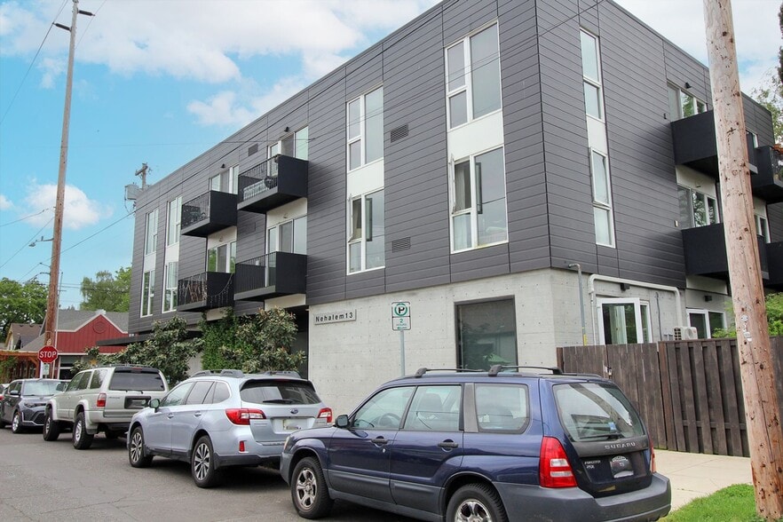 Building Photo - 1280 SE Nehalem St