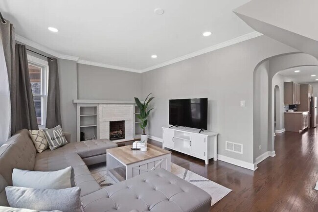 Building Photo - 6028 Crain St