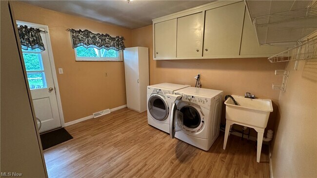 Building Photo - 4960 W Park Dr