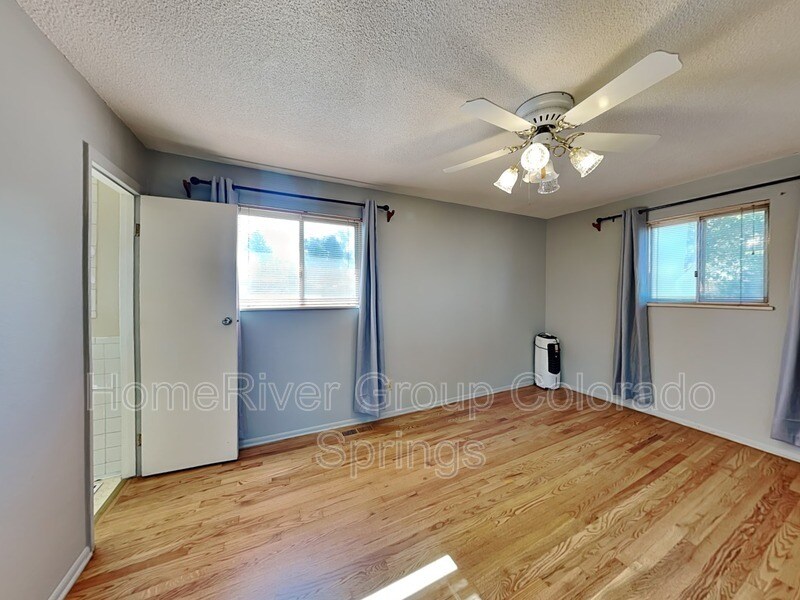 Building Photo - 1051 Hathaway Dr