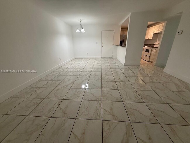 Building Photo - 10393 N Kendall Dr