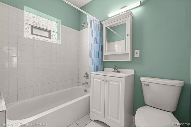 Building Photo - 1409 N Green St