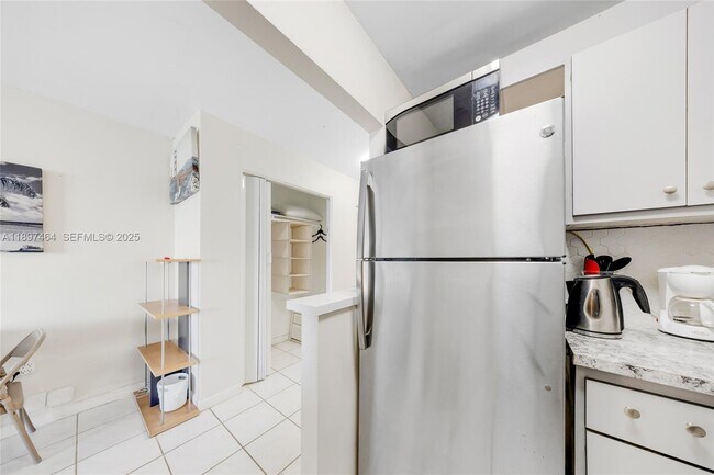 Building Photo - 7904 West Dr