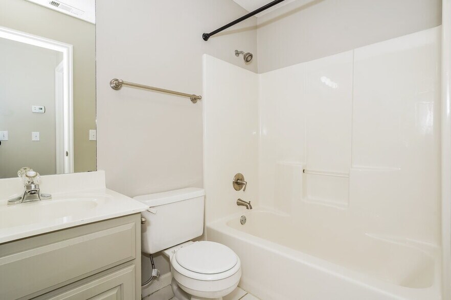 Building Photo - 106 Edgewater Pl