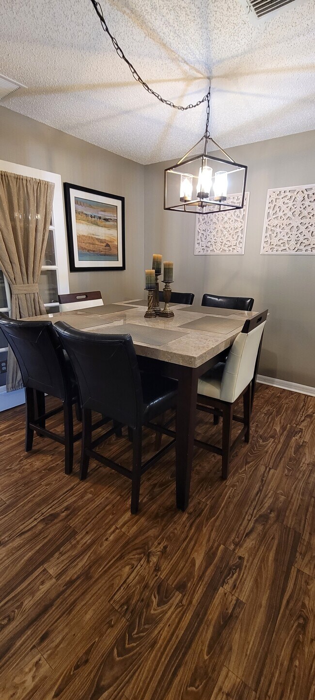 Building Photo - 1267 Mount Vernon Way