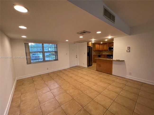 Building Photo - 4009 N Cypress Dr