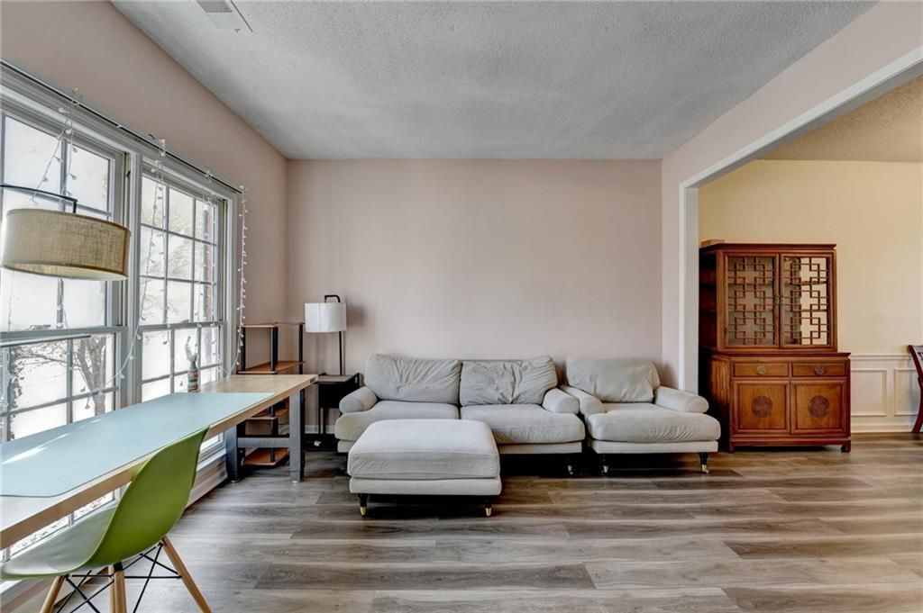 Building Photo - 435 Leasingham Way