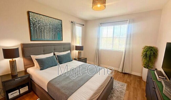 Building Photo - 15379 Avenida Fiesta