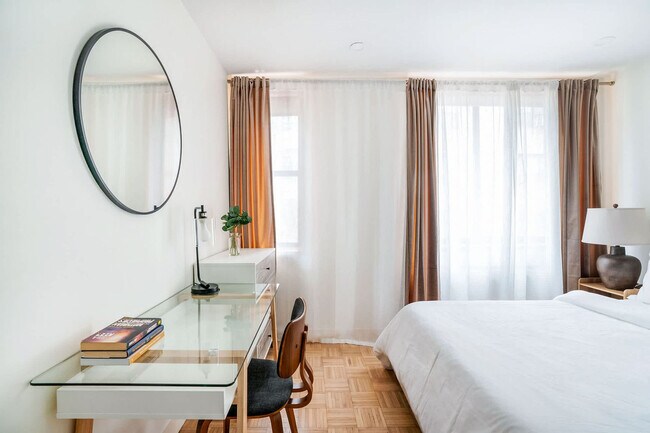 Building Photo - 244 E 75th St