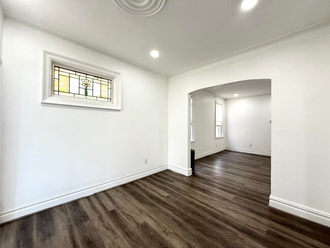 Building Photo - 275 Linden Ave