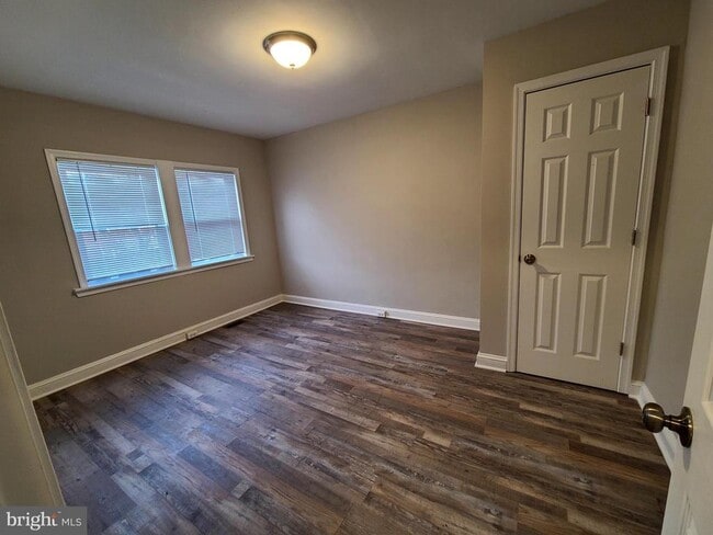 Building Photo - 4715 Dartford Ave