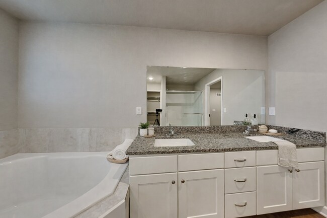 Building Photo - Spacious 3-Bedroom Home with Hardwood Floors & Patio in Blue Springs, MO