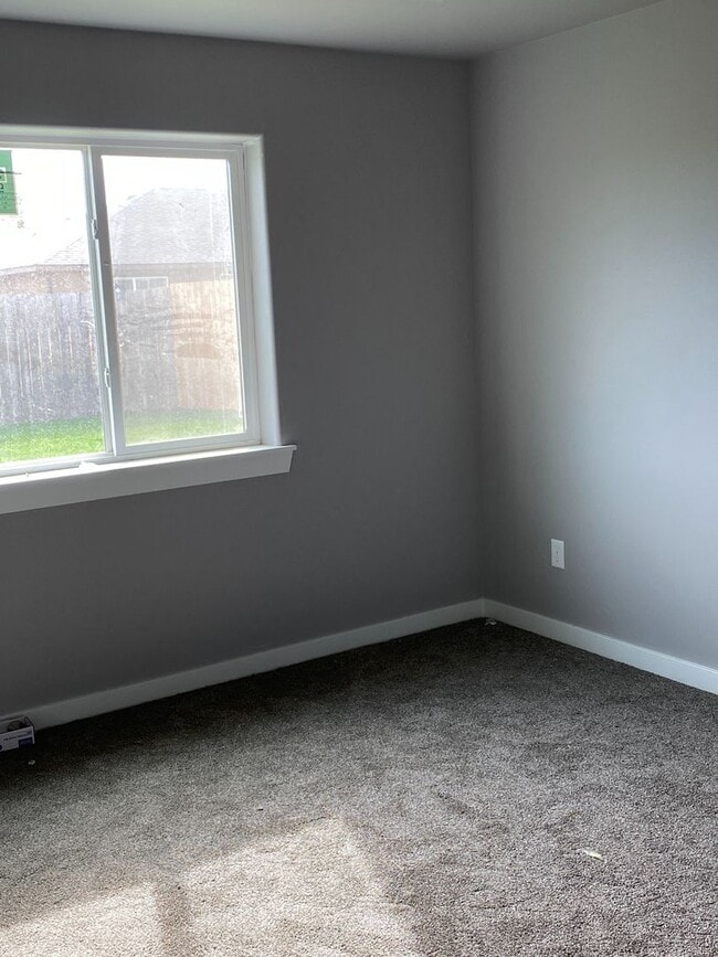 Building Photo - 3 Bedroom Home, Park Orchard Service Area