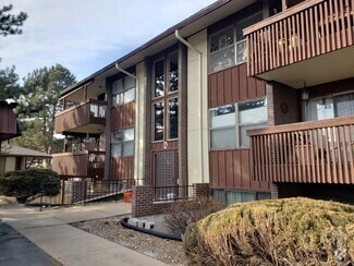 Building Photo - Sunny and Quiet Garden Level 3 bed, 2 bath...