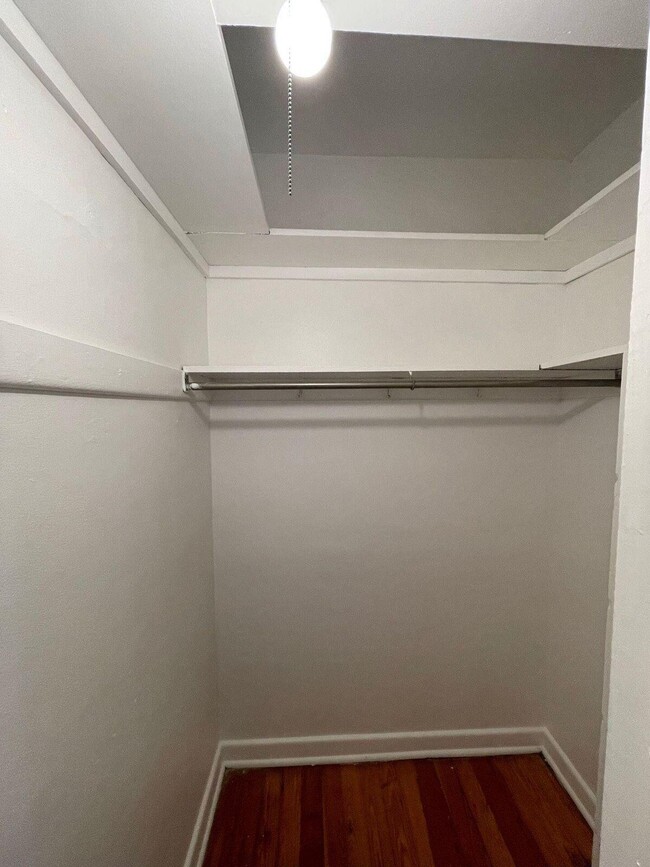 Building Photo - 736 Omar Rd