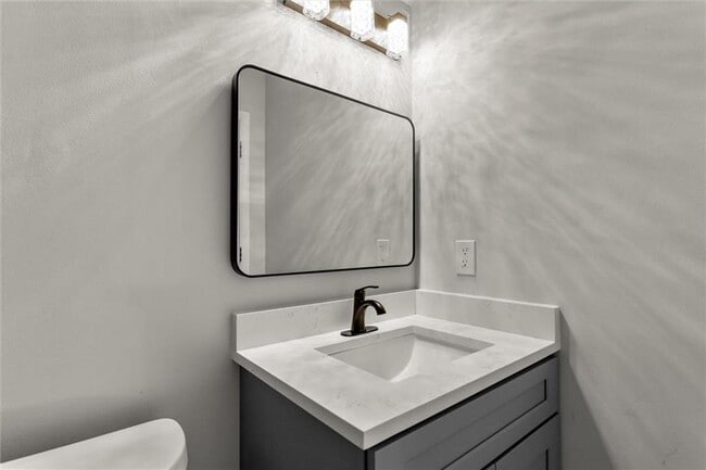 Building Photo - 2580 Waterford Park Dr