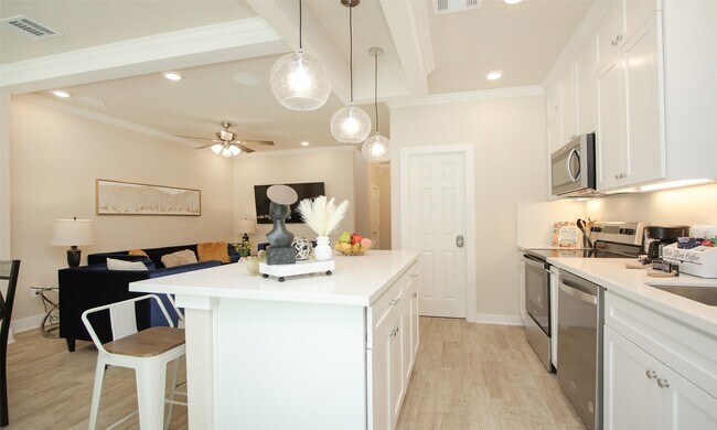 Building Photo - 3537 Mt Pleasant St