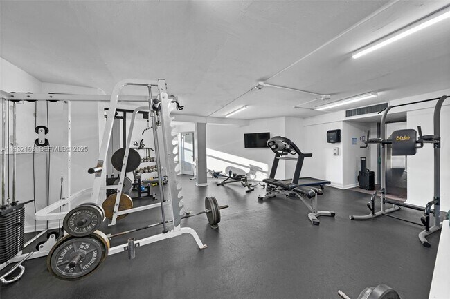 Building Photo - 4000 NE 170th St