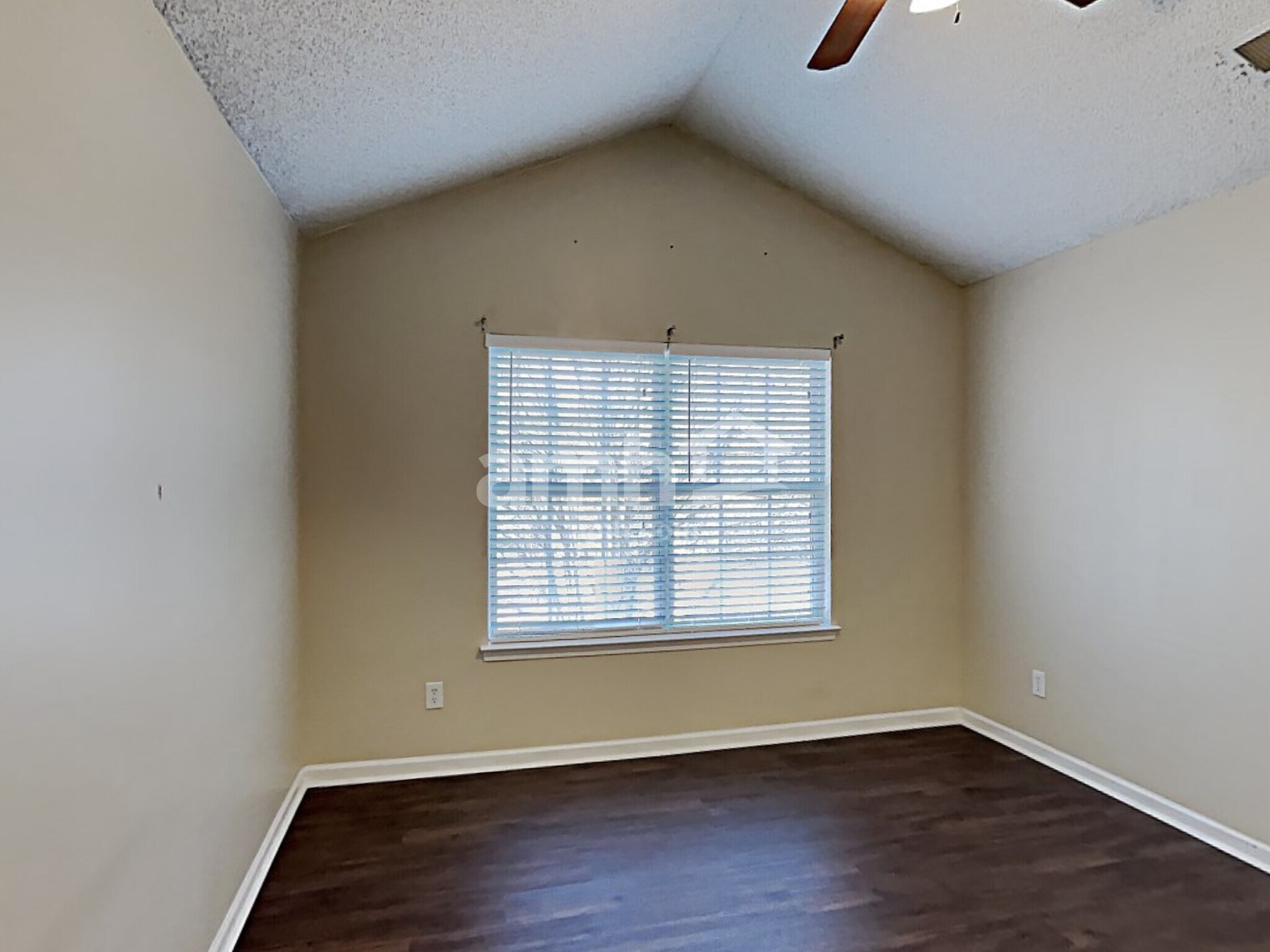 Building Photo - 212 Leafmore Ct
