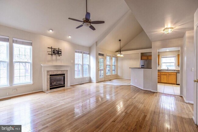 Building Photo - 19 Blue Spruce Cir