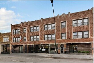 Building Photo - Lawrence 2607 W