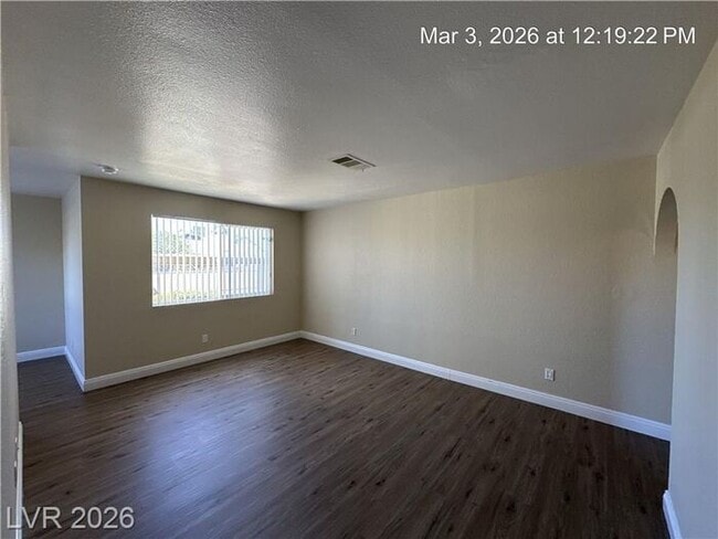 Building Photo - Adorable condo with great usage of space