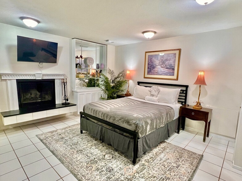 Building Photo - 2390 Hunters Square Ct