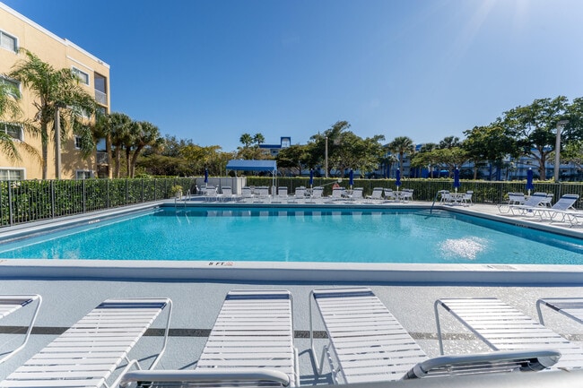 Building Photo - 4725 Lucerne Lakes Blvd E