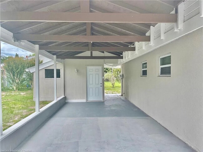 Building Photo - 1409 Palm Way