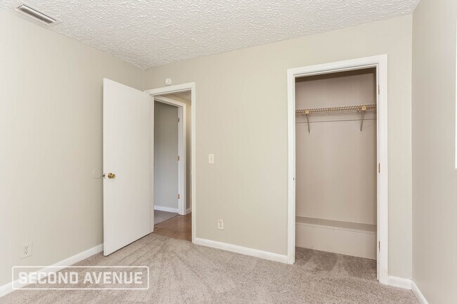 Building Photo - 8645 Samona Dr W