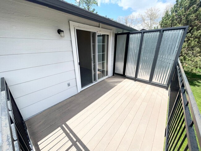 Building Photo - Beautiful 2 Bedroom 1 Bath Apartment- Close to BSU