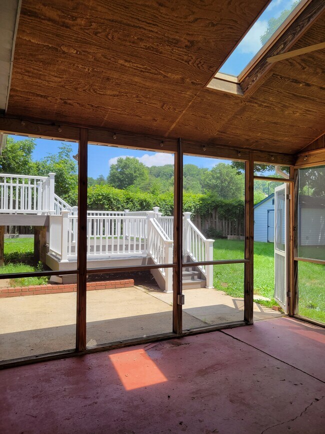 Building Photo - 1107 N Pegram St