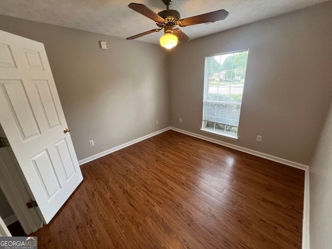 Building Photo - 3770 Oak Park Dr