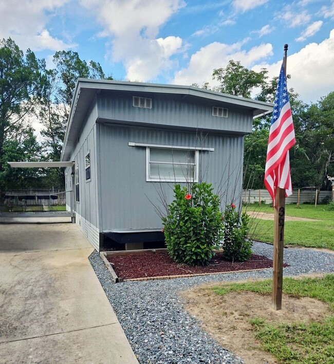 Building Photo - Completely Renovated HUGE 1/1!!!