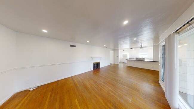 Building Photo - 5BD/2BA on MARY LANE! (Lease Out Pending S...